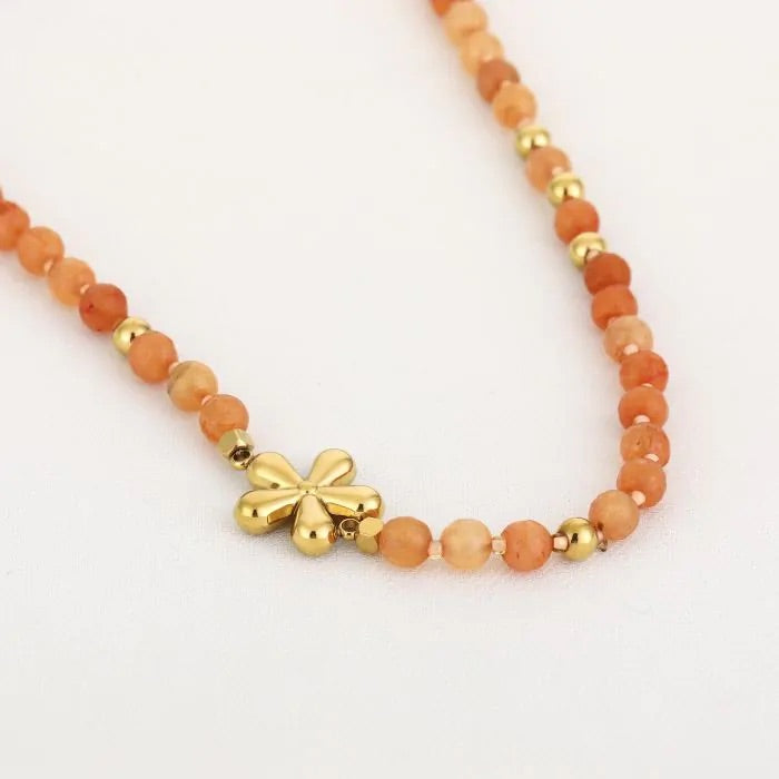 Oranje ketting met gouden bloem