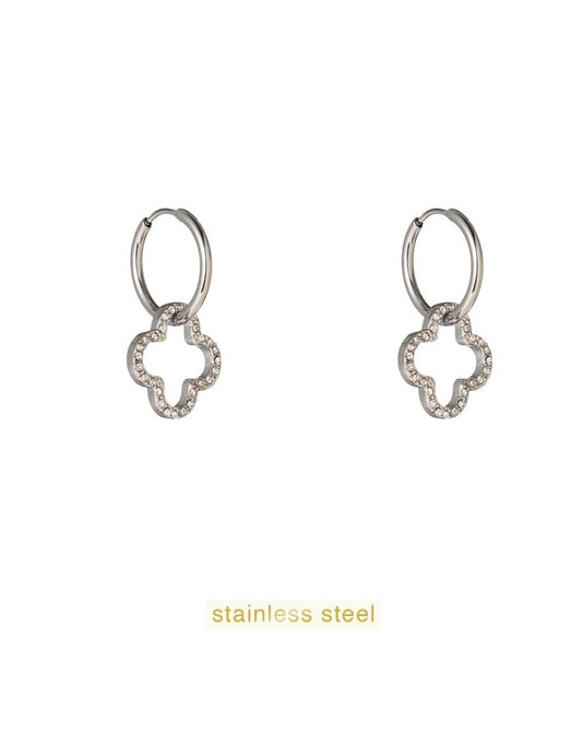 Day & Eve hoops klaver met steentjes zilver