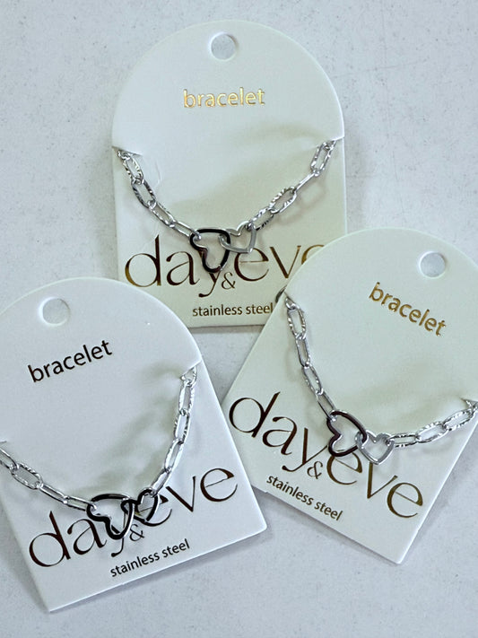 Day & Eve Linked Hearts Bracelet Zilver