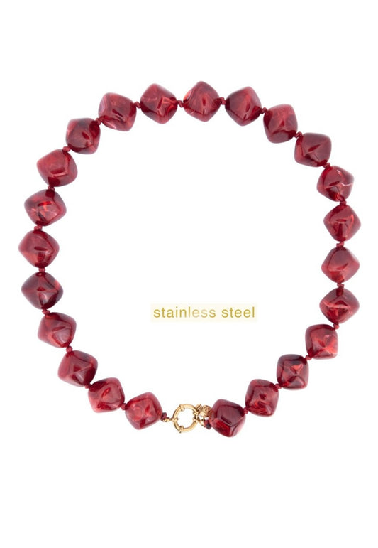 Big Diamond Stones Ketting 14K Goud met Bordeauxrode Stenen - Luxe Diamantvorm