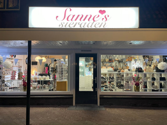 Onze nieuwe webshop is live – welkom op www.sannessieraden.com