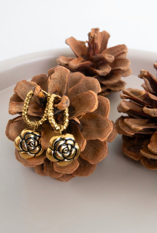 Day & Eve oorbellen hangers met bloem