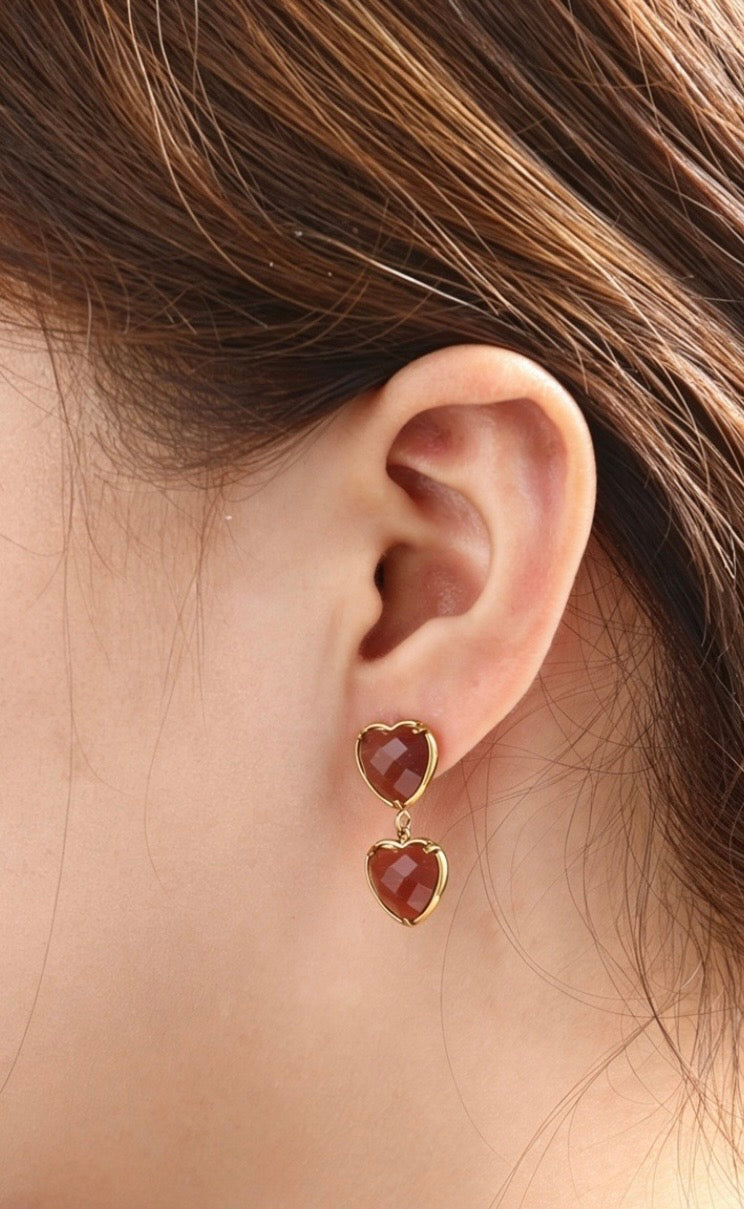 Day & Eve oorbellen hearts dangle bruin