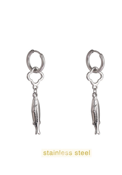 Day & Eve oorbellen met vis zilver