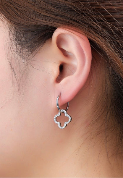 Day & Eve hoops klaver met steentjes zilver