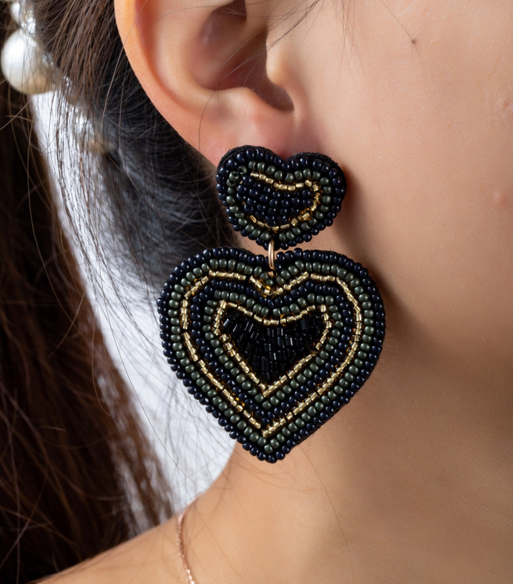 Oorbellen kraal dubbel hart zwart
