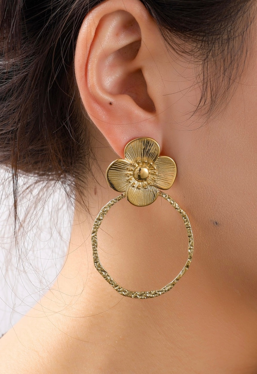 Day En Eve Oorbellen Met Bloem En Cirkel Goudkleurig RVS Roestvrij Staal Voor Dagelijks Gebruik