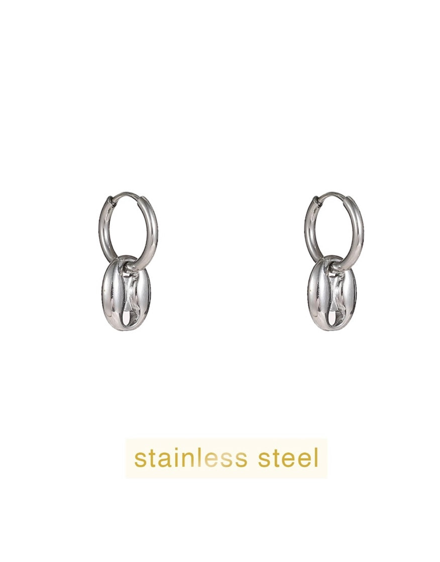 Day And Eve Button Hoop Zilver Kleur Oorbellen Van Roestvrij Staal Met Veilige Sluiting En Tijdloze Elegantie