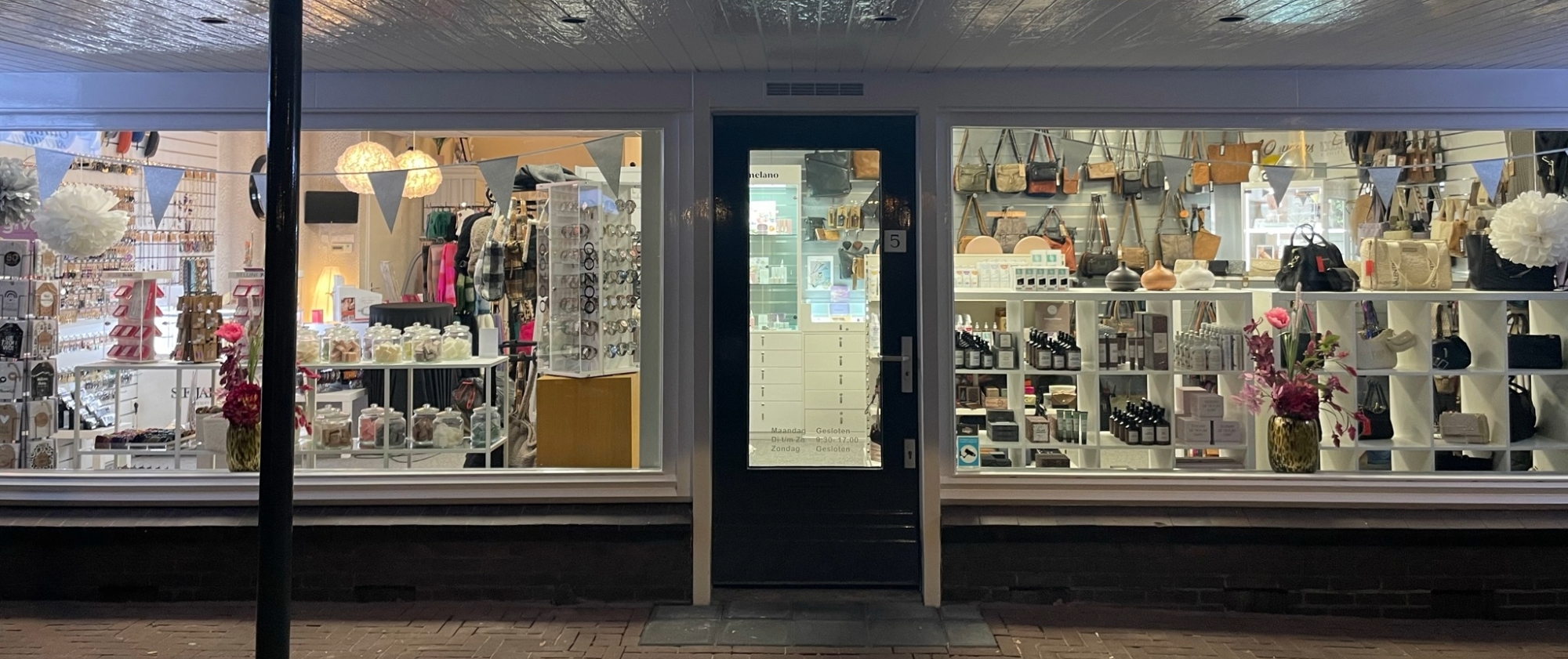 Winkel Sanne's Sieraden Stationsweg 5 te Oostvoorne