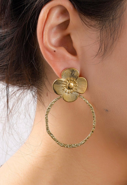 Day En Eve Oorbellen Met Bloem En Cirkel Goudkleurig RVS Roestvrij Staal Voor Dagelijks Gebruik - Sannes Sieraden
